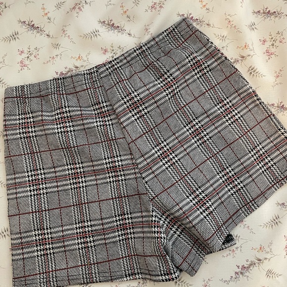Asymmetrical Houndstooth mini skort - Picture 3 of 5